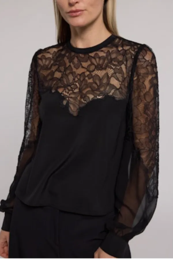 Adele Lace