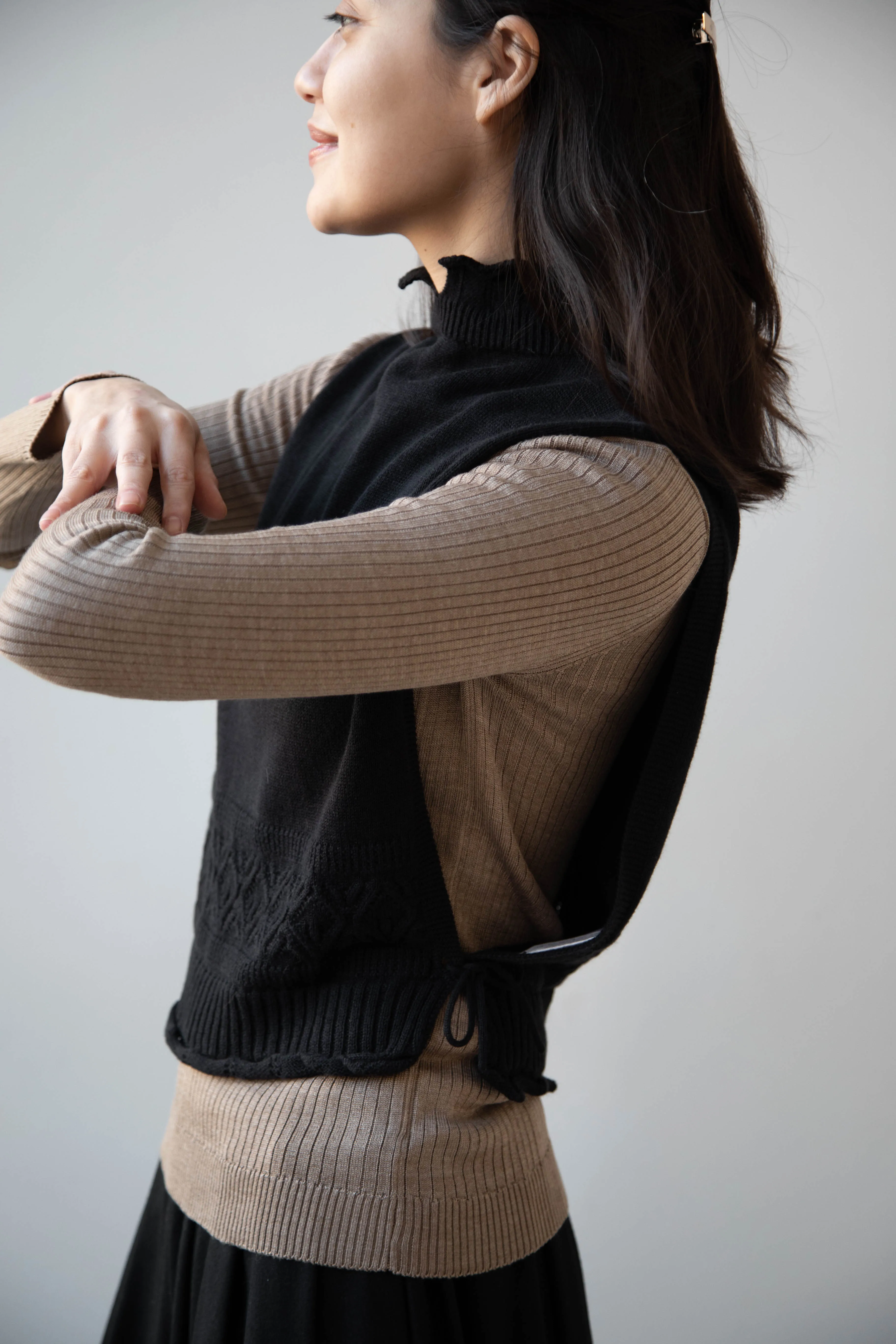 Antipast | Cotton Cashmere Knit Vest in Black