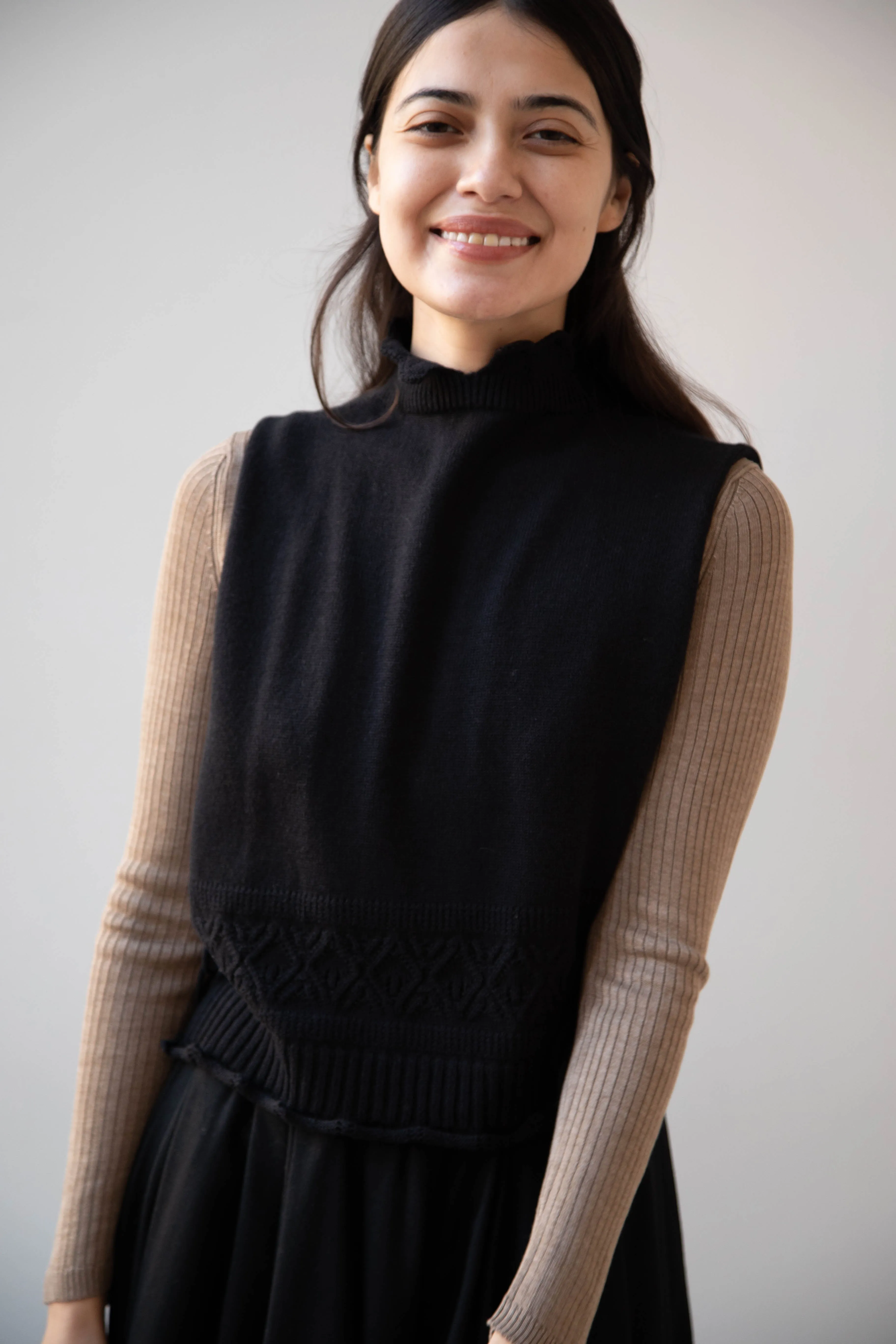 Antipast | Cotton Cashmere Knit Vest in Black
