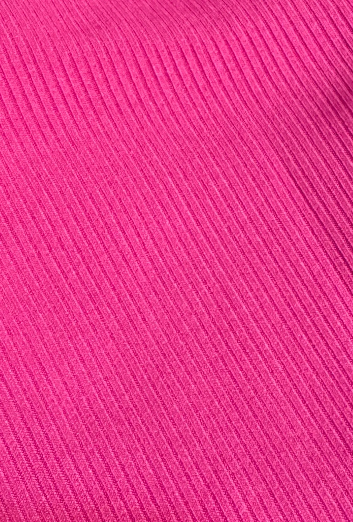 Cute ribbed knit crop top with zipper up the front.