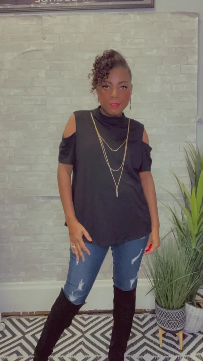 Jazz, Short Sleeve Cut Out Knit Top With Necklace, Plus