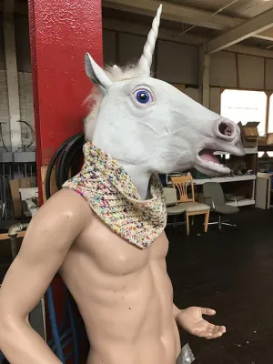 Manicorn cowl pattern