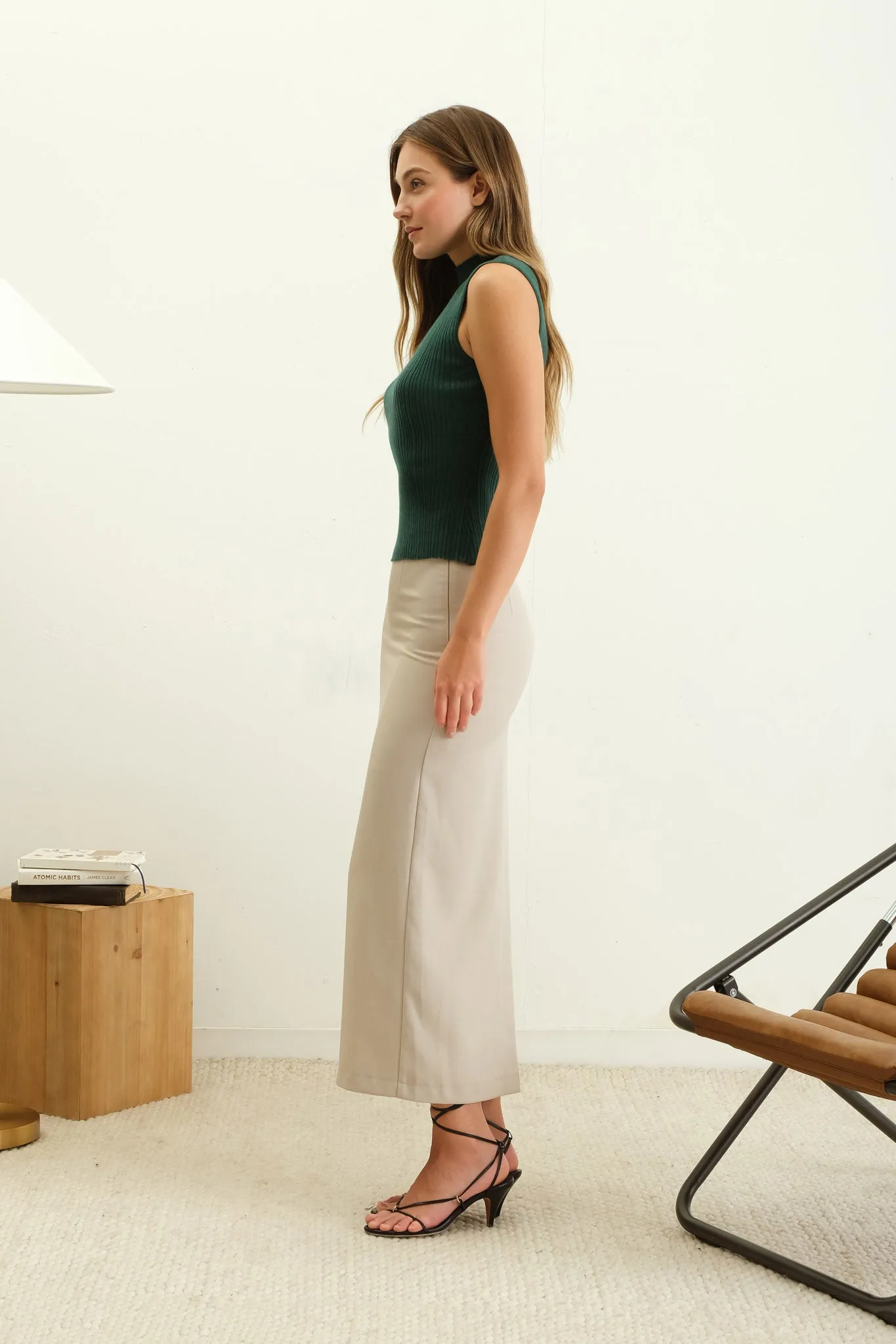 MOCK NECK SLEEVELESS SWEATER KNIT TOP