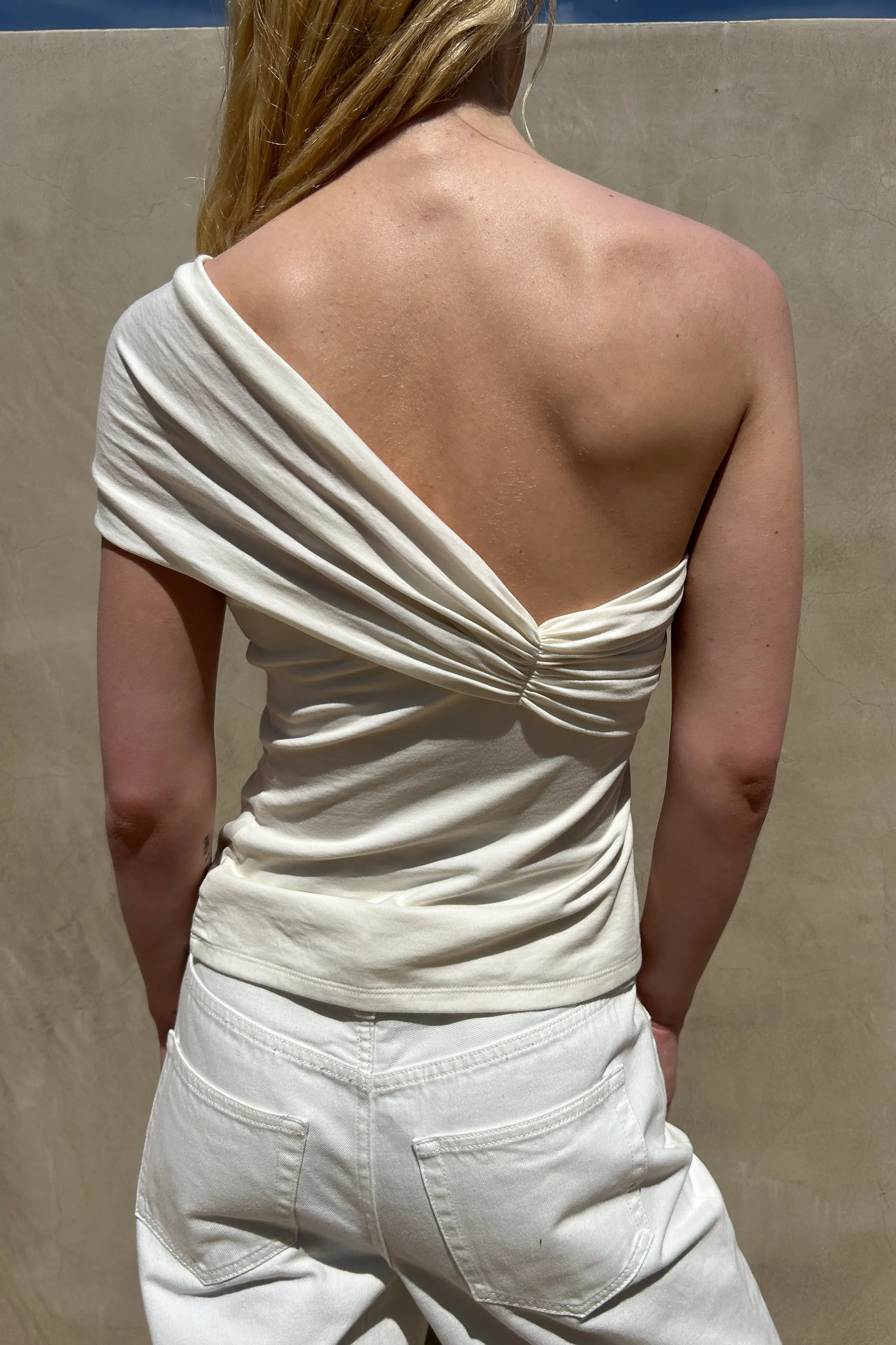 ONE SHOULDER KNIT TOP