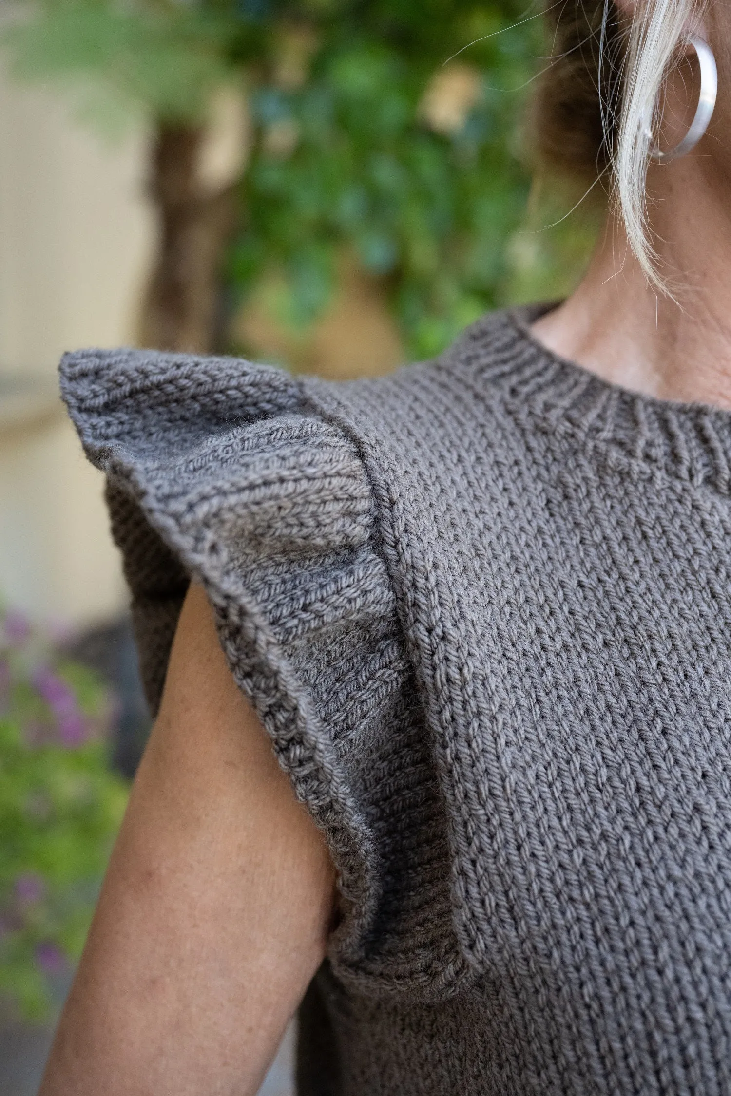 Ruffled Sleeve Top (Knit)