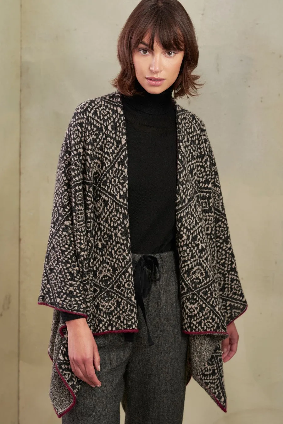 Rupaska Cape Baby Alpaca Color Black