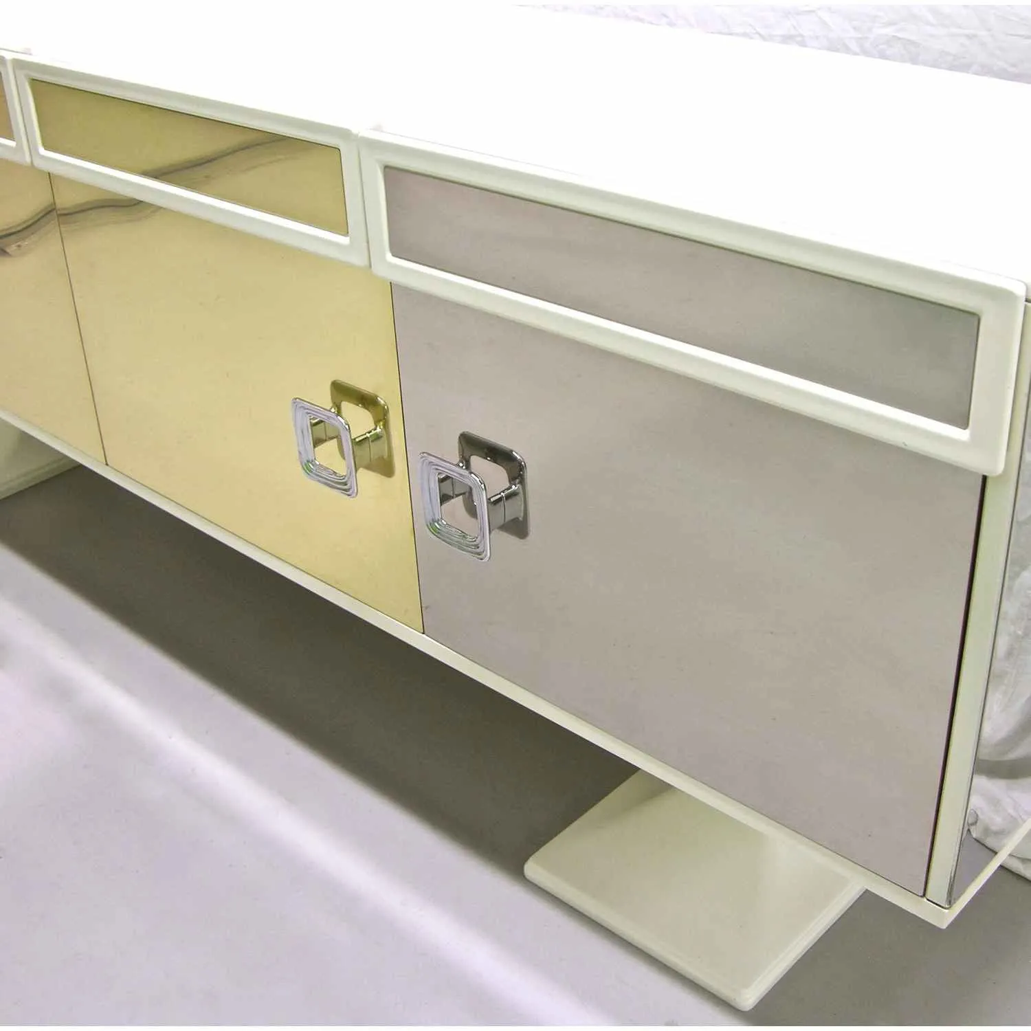 Sandro Petti 1970s Italian Modern Chrome and Brass White Lacquered Credenza