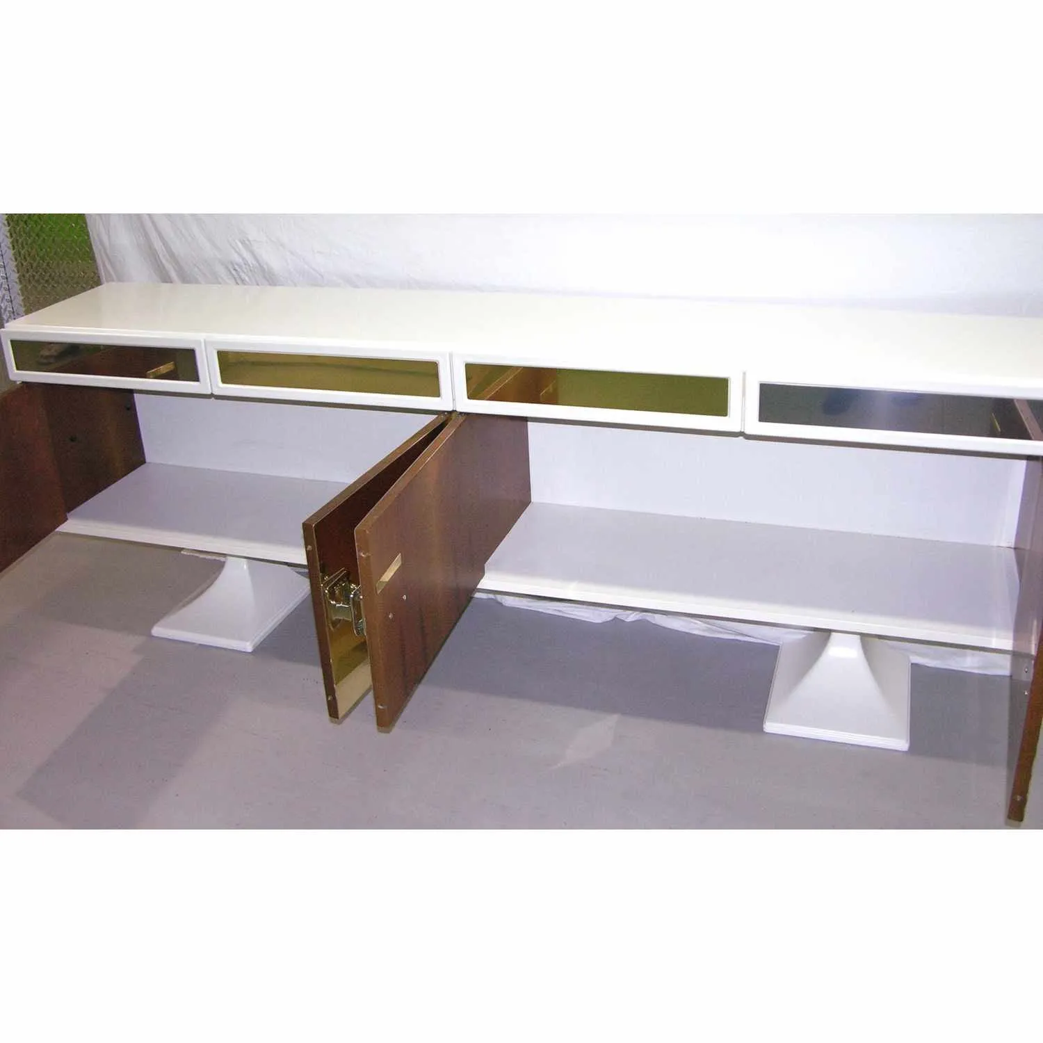 Sandro Petti 1970s Italian Modern Chrome and Brass White Lacquered Credenza