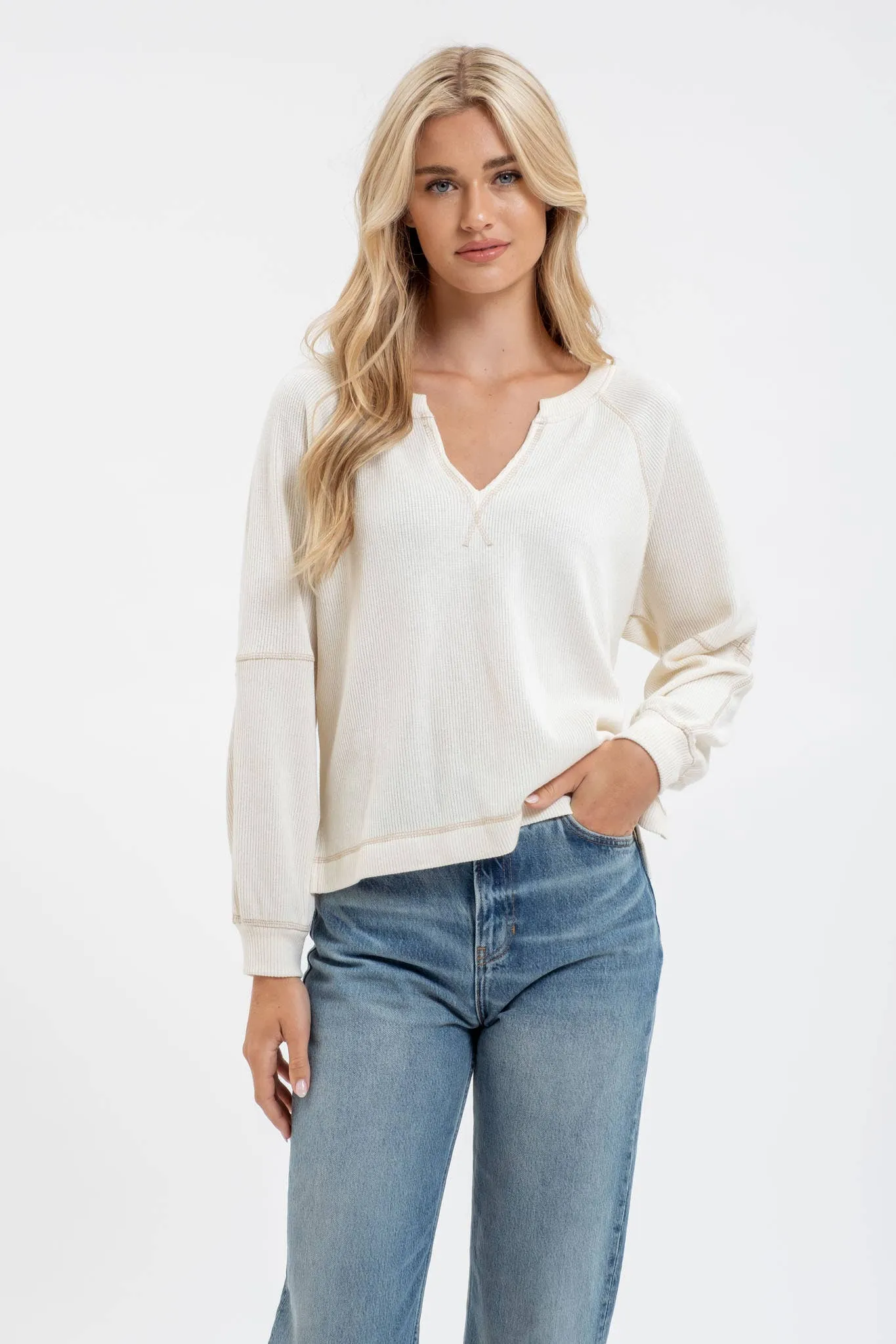SPLIT NECK LONG EXTENDED SLEEVE RAGLAN KNIT TOP
