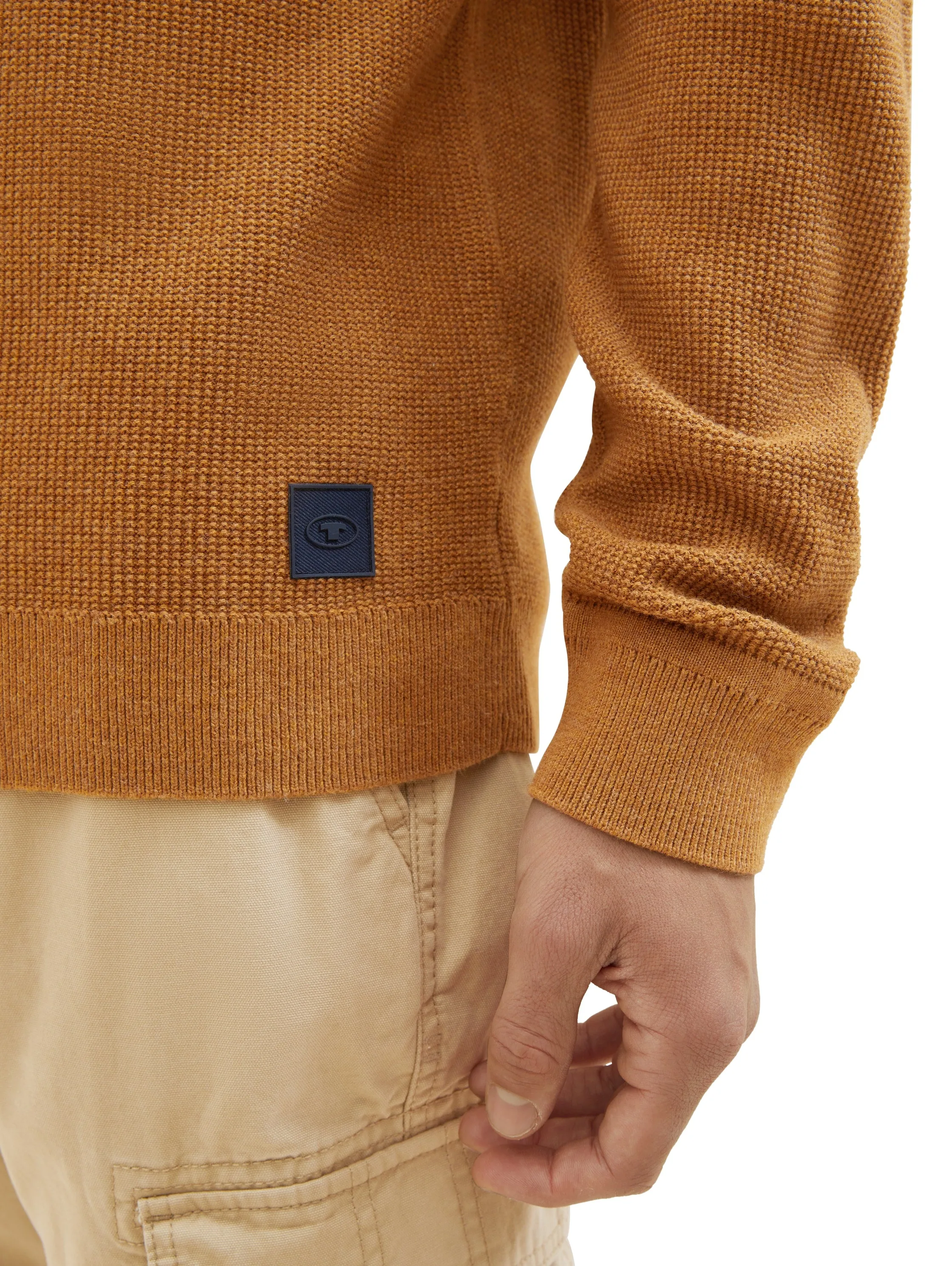 STRUCTURED CREWNECK KNIT