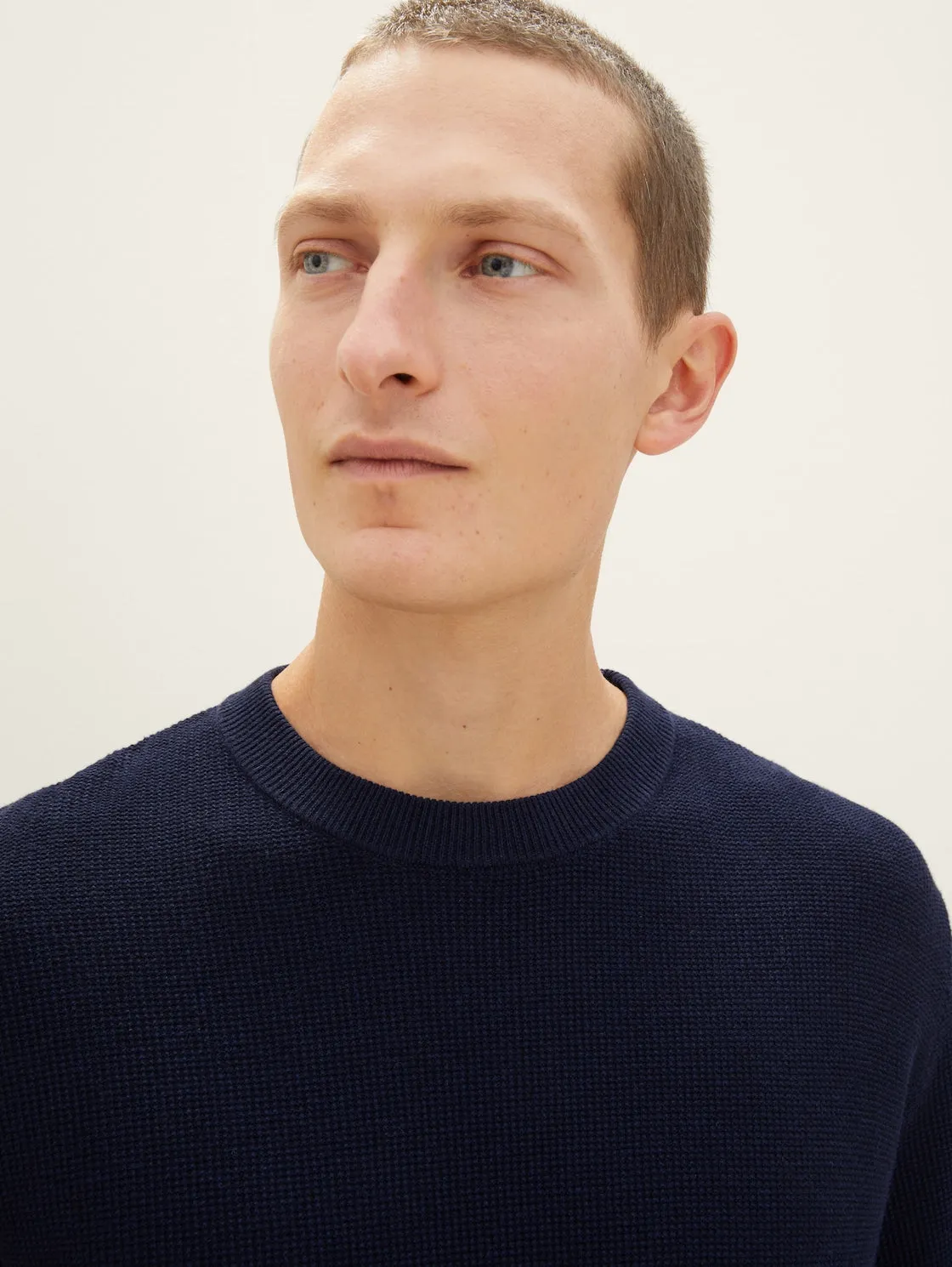 STRUCTURED CREWNECK KNIT