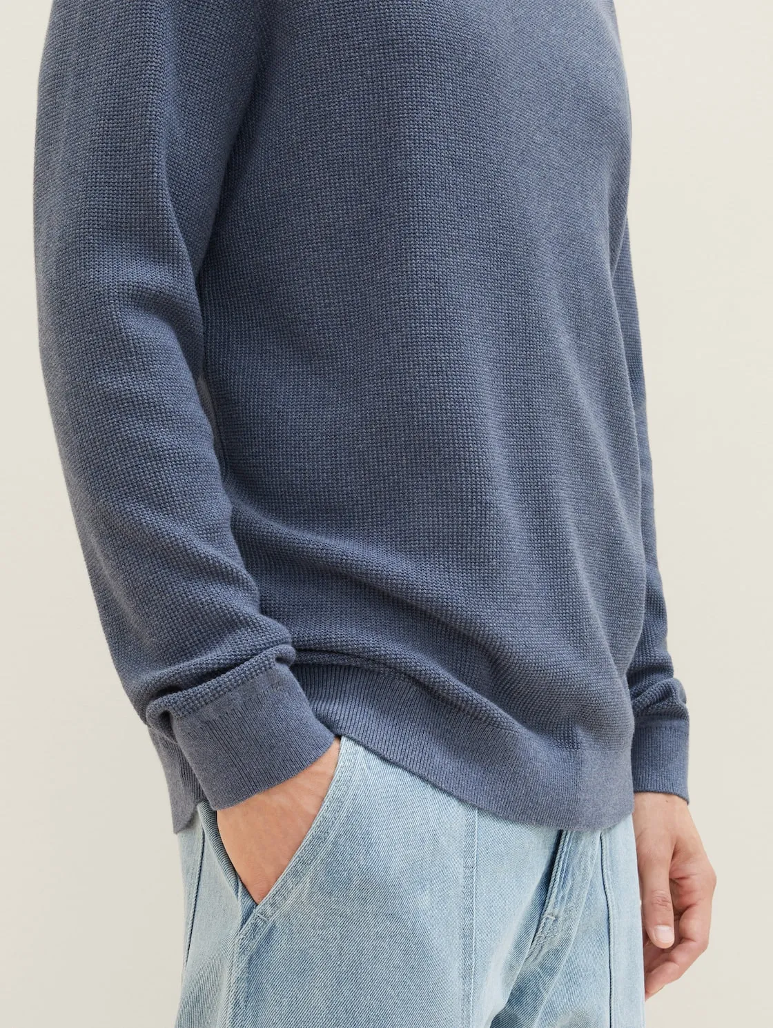 STRUCTURED CREWNECK KNIT