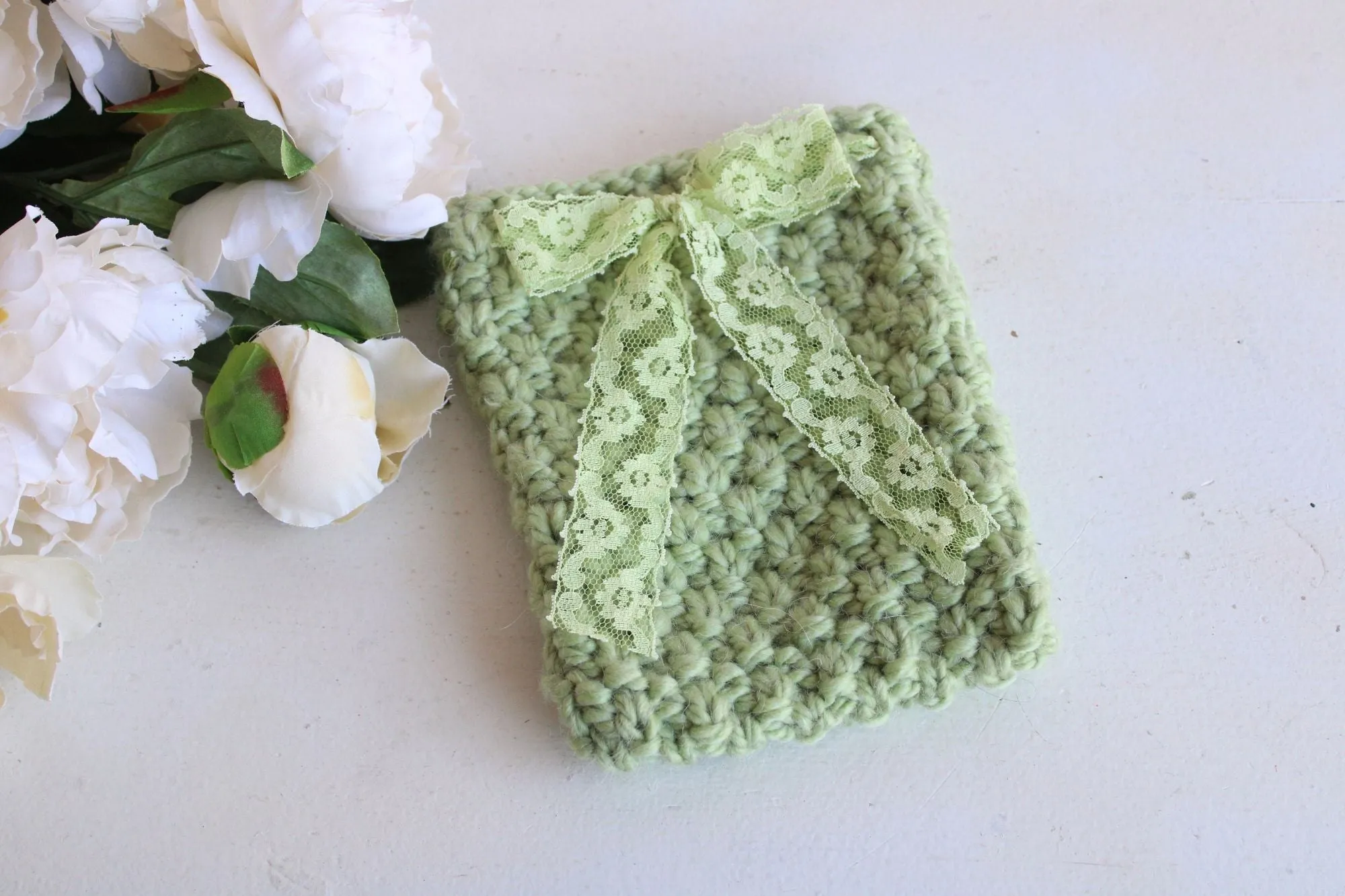 The Psion Apple Hand Knit Book Pouch or Cover in Chunky Pale Green Yarn