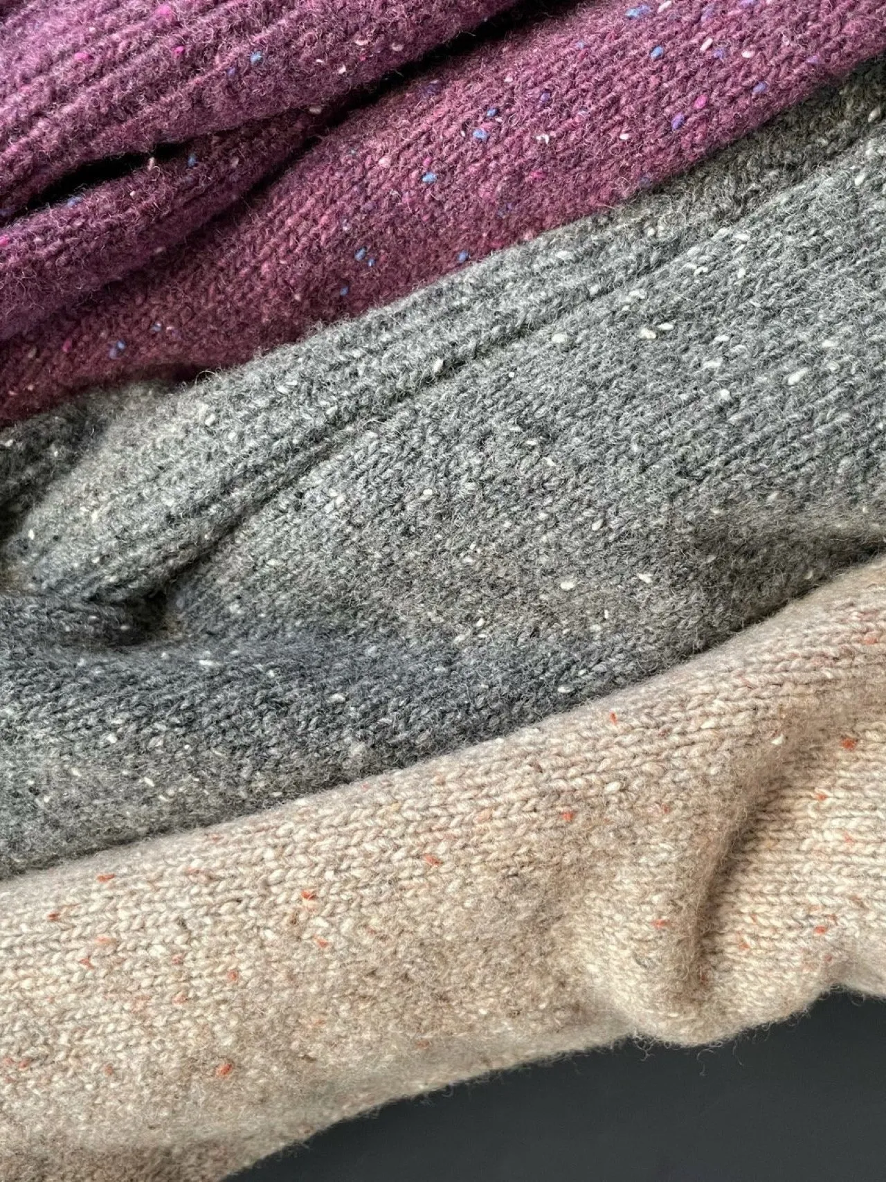 WOOLEN V-NECK KNIT