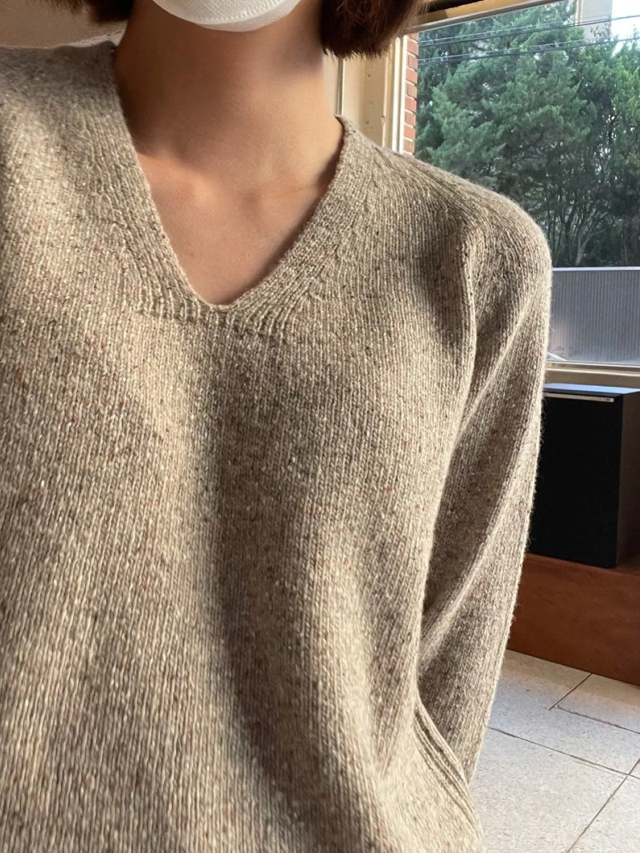 WOOLEN V-NECK KNIT