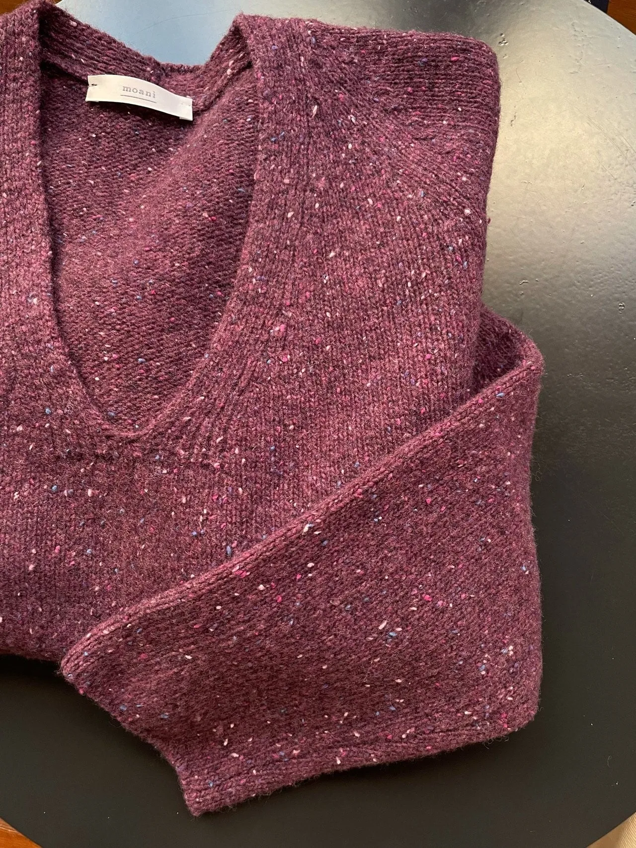 WOOLEN V-NECK KNIT