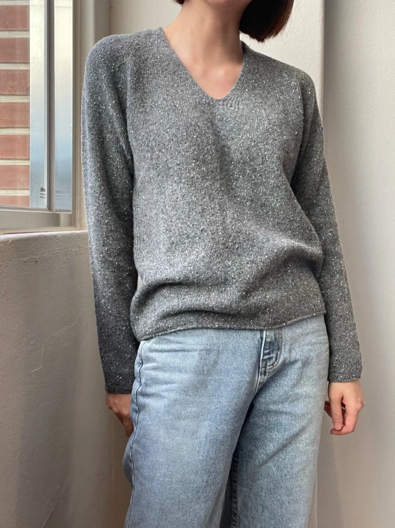 WOOLEN V-NECK KNIT